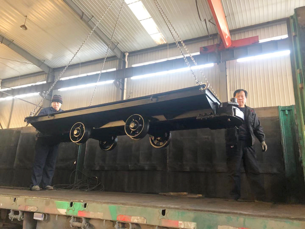 中煤集团一批矿用平板车设备发往陕西渭南